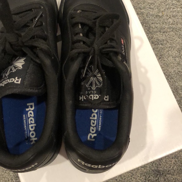 All black Reebok classic - Picture 5 of 5